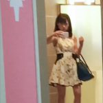 お嬢様清楚ワンピJDのトイレ行ってすぐの生白パンティ