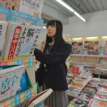 【顔出し】立ち読みJK書店逆さ撮り／清楚系美少女は水玉パンツが食いこんで終始ワレメがクッキリ！【優等生】